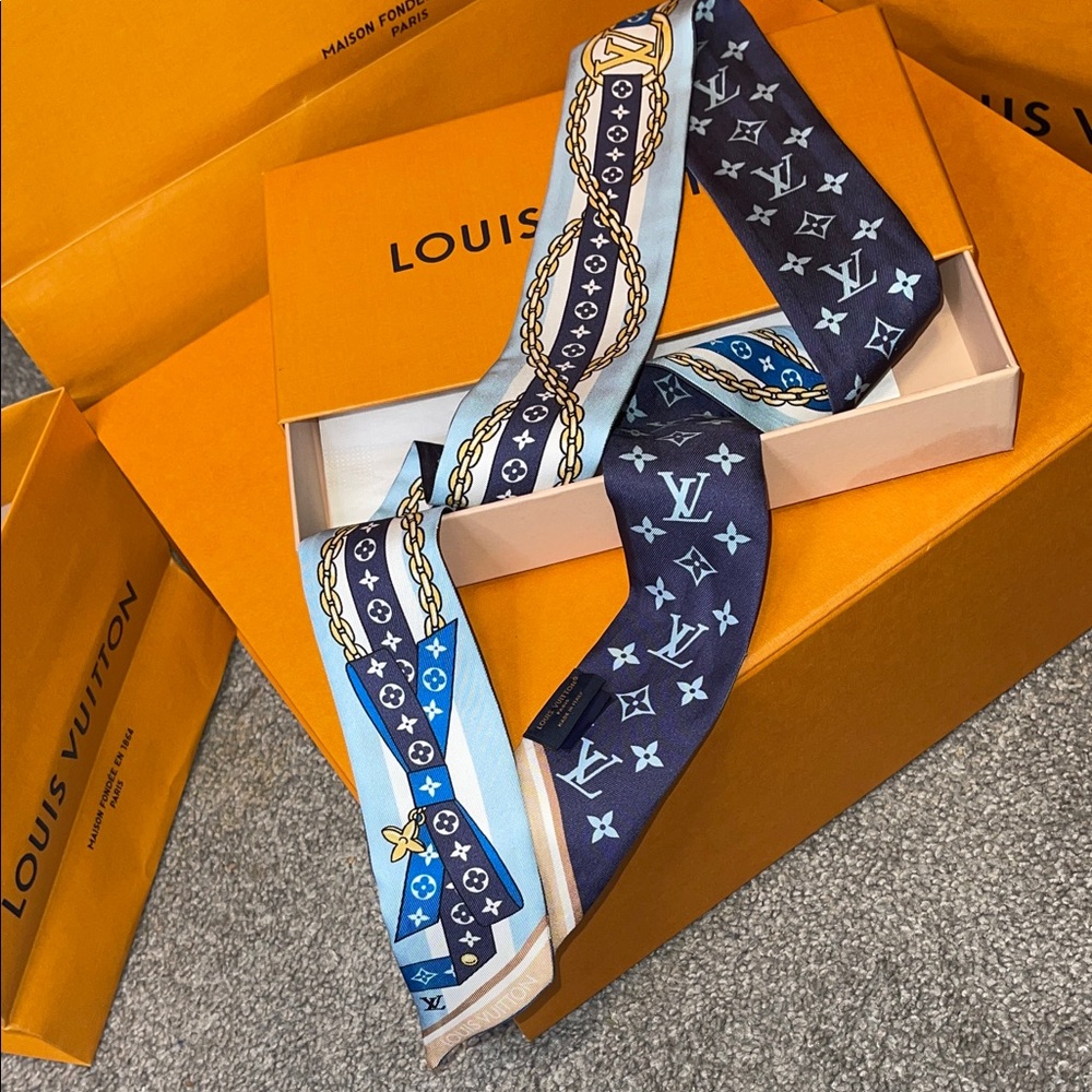 Louis Vuitton Navy Blue and Gold Bandeaux With Bows